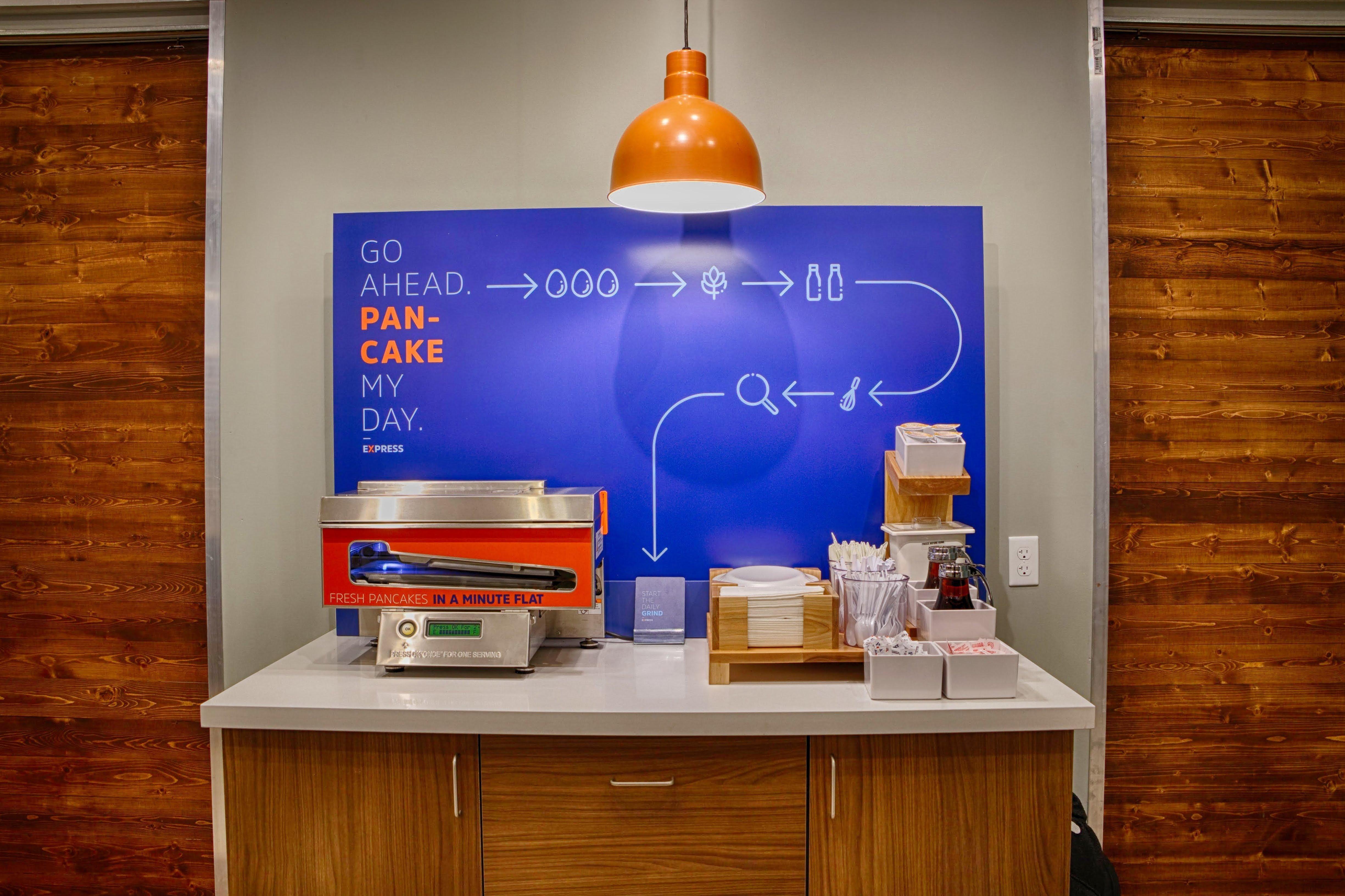 Holiday Inn Express & Suites - Commerce By Ihg Buitenkant foto